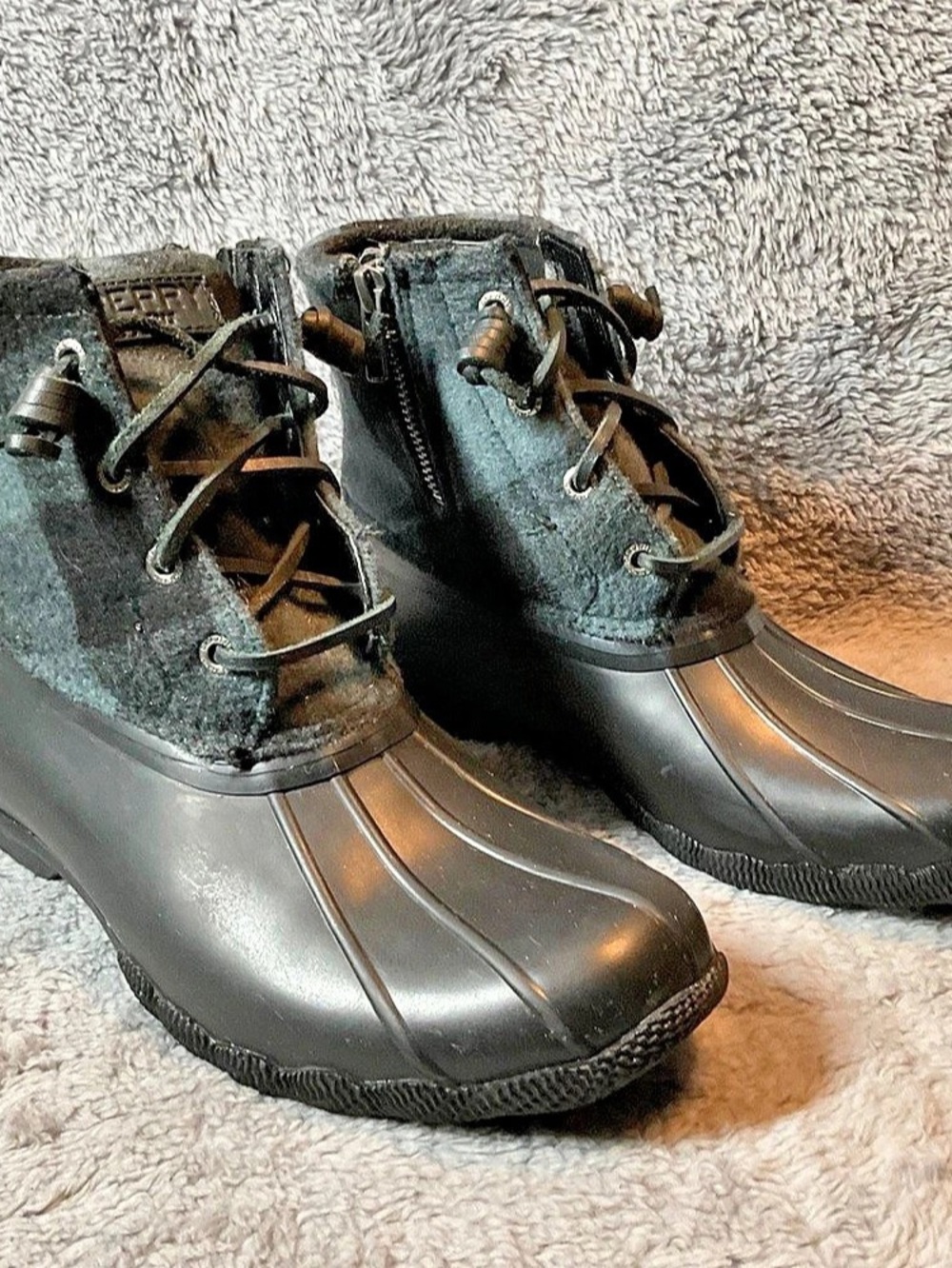 Sperry Saltwater Buffalo Check Duck Boots Black in Women’s size 7M